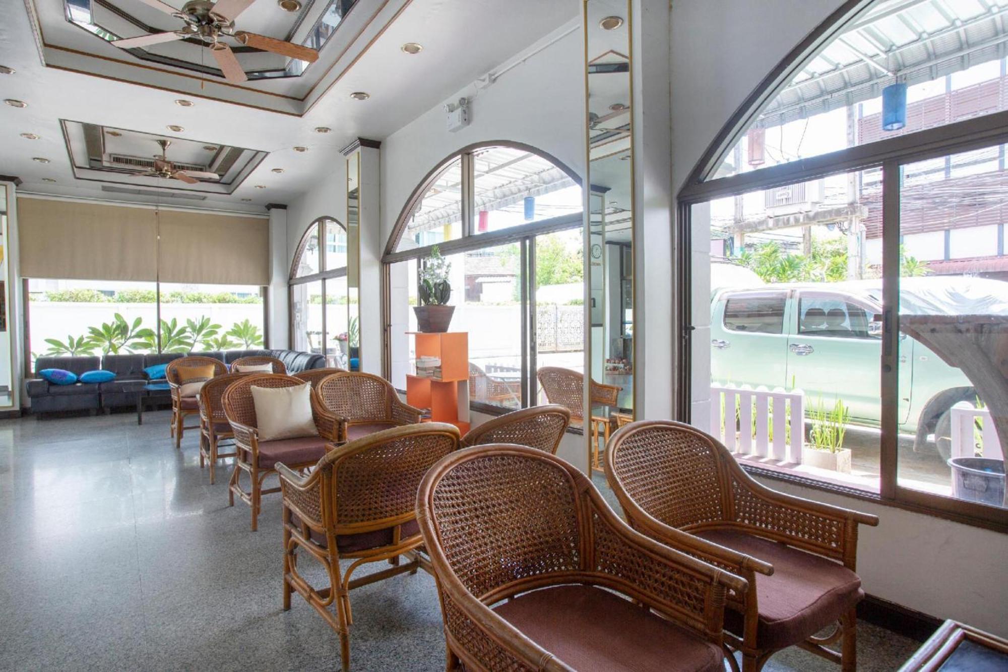 OYO 1096 Winner Inn Hotel Chiang Mai Exterior foto